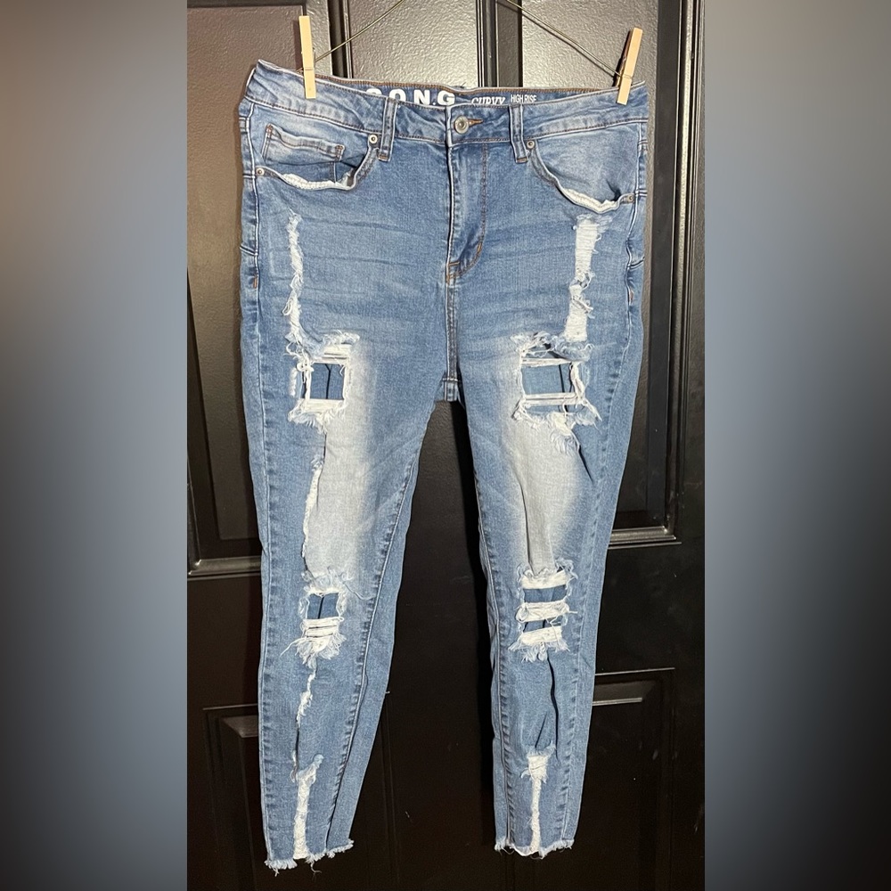 Ladies Jeans size 13/31 Curvy High rise Skinny Ankle Grazer. Pre-Owned
